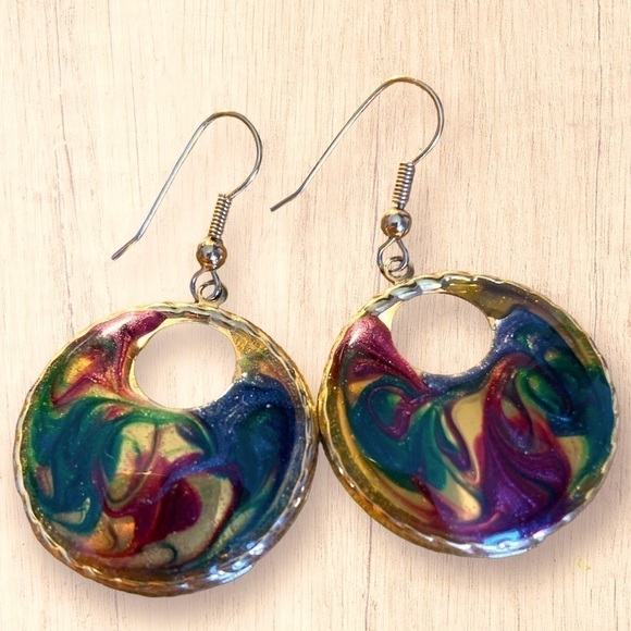 Abstract Pattern Pendant Earrings - Picture 3 of 9
